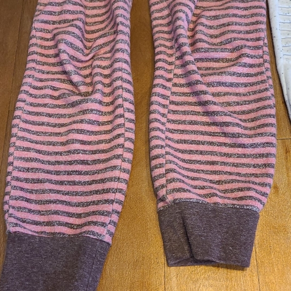 Volcom sweats & shorts bundle - Picture 5 of 9